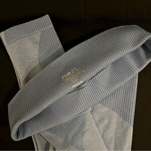 Body contortion leggings